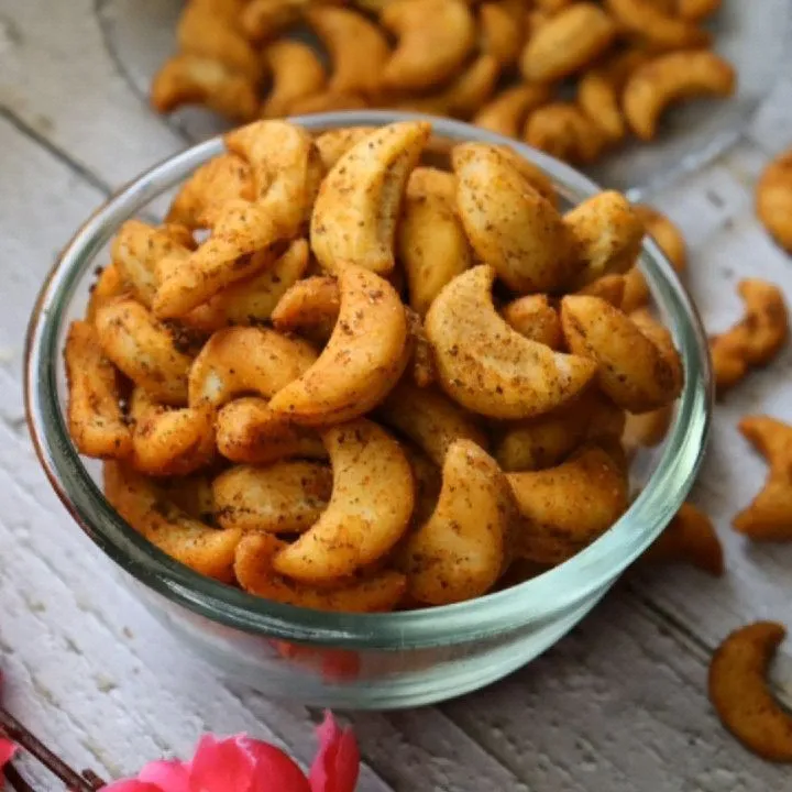Kaju Mathri